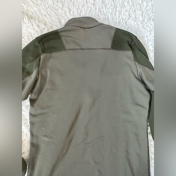 Men’s Patagonia 1/4 zip. Size small - Picture 2 of 3